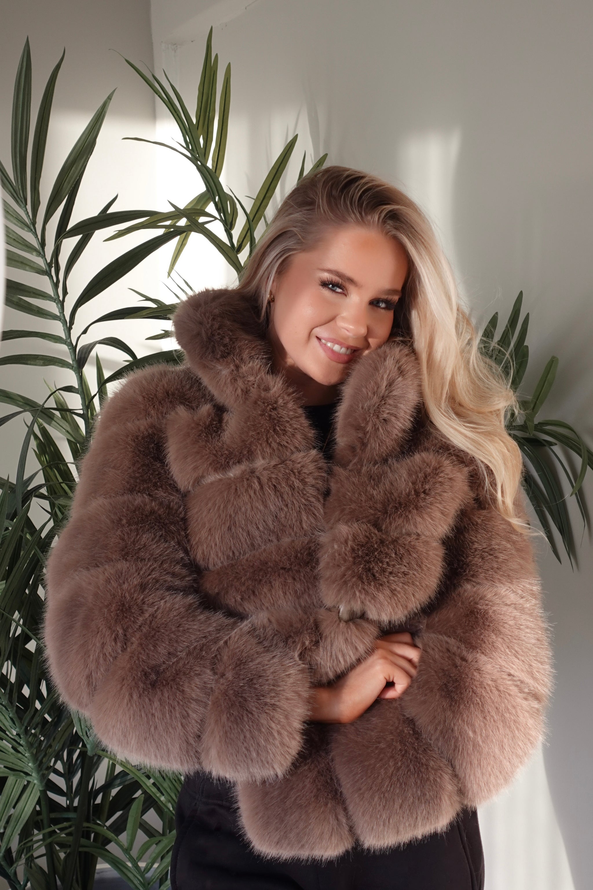 BROWN PREMIUM FAUX FUR JACKET – DTL Sport