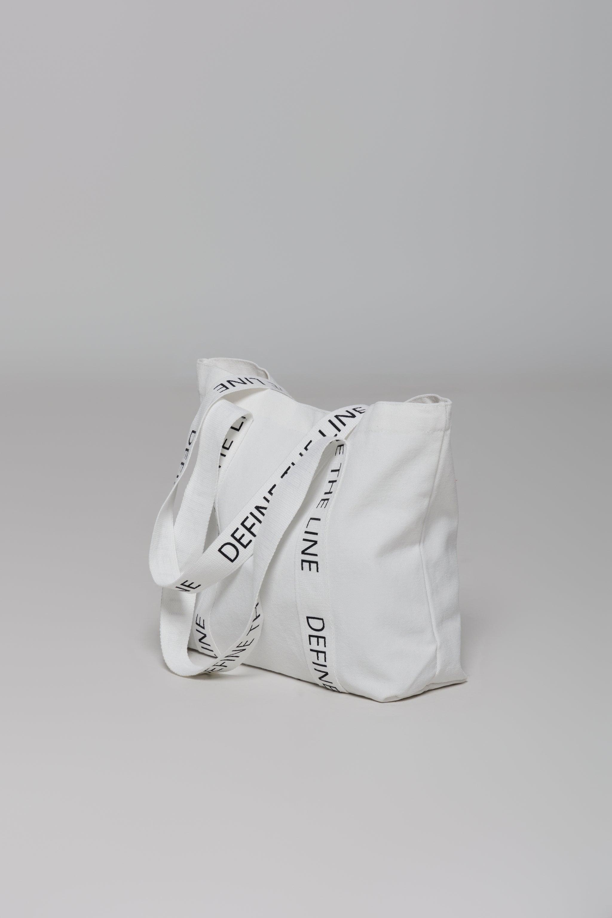 WHITE DEFINE TOTE BAG – DTL Sport