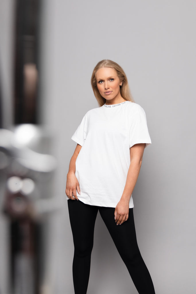 WHITE LOGO COLLAR T-SHIRT - DTL Sport