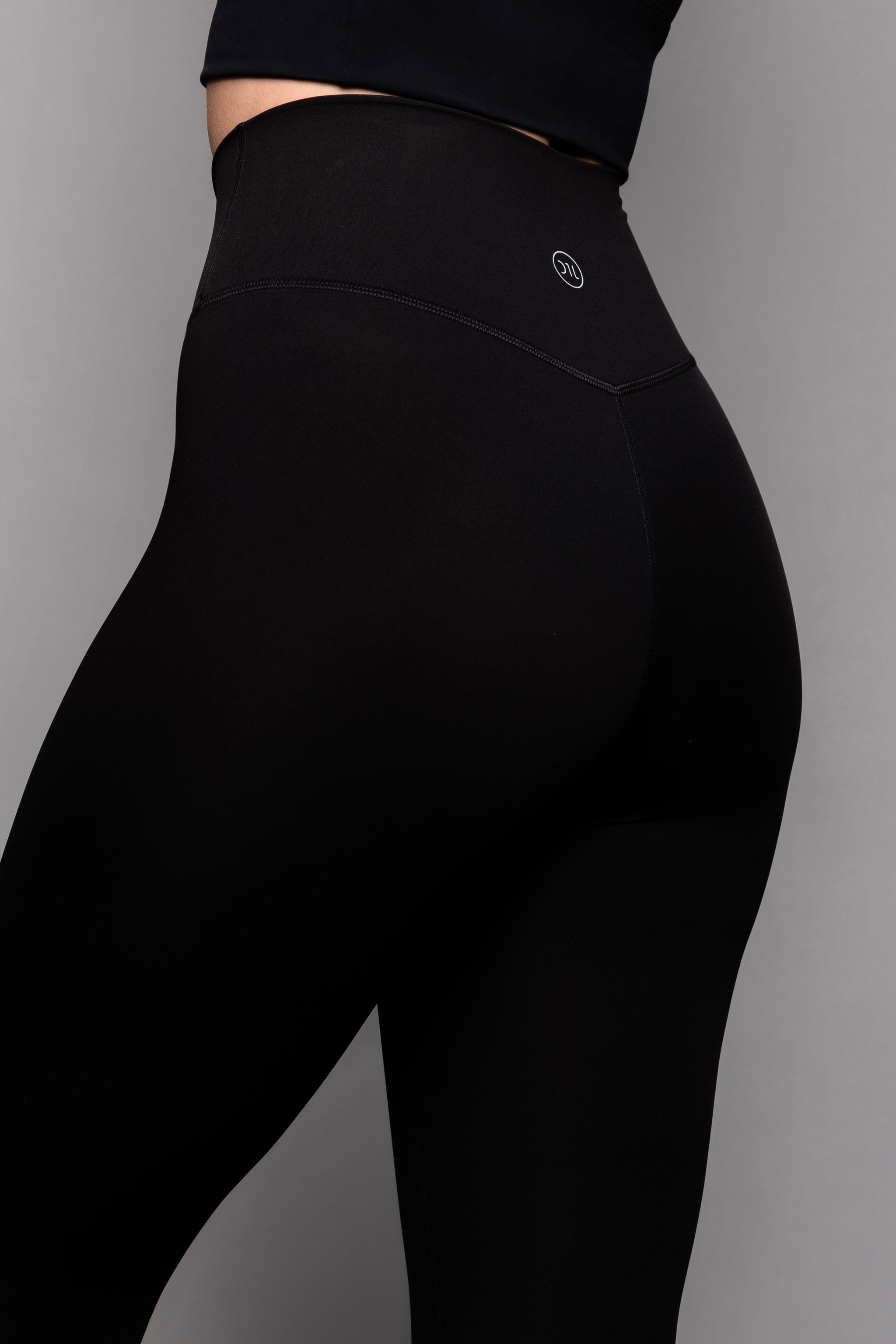 ★2025SS新作★KIRSH★LINE POINT SHORT LEGGINGS CRISS CROSS TIGHTS - DTL Sport